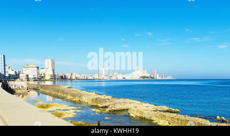 L'Avana, Cuba - Giugno 27, 2017: Panoramica del famoso lungomare di el Malecon nella città dell'Avana Cuba - Serie Cuba Reportage Foto Stock