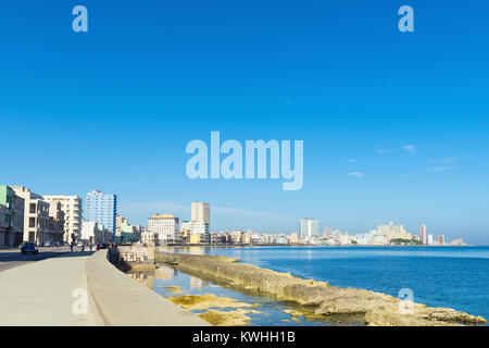 L'Avana, Cuba - Giugno 27, 2017: Panoramica del famoso lungomare di el Malecon nella città dell'Avana Cuba - Serie Cuba Reportage Foto Stock