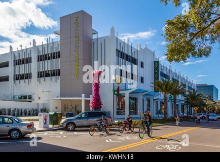 Chihuly collezione vetro edificio nel centrale quartiere delle Arti di San Pietroburgo in Florida, Stati Uniti Foto Stock