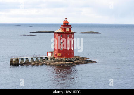 Faro Kjeungskjaer al largo delle coste della Norvegia Foto Stock