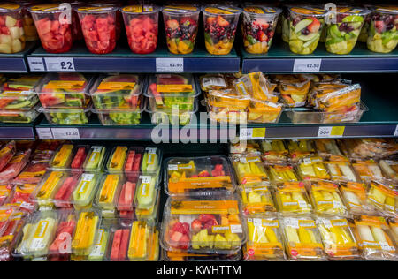Supermercato fresco frutta confezionati Foto Stock