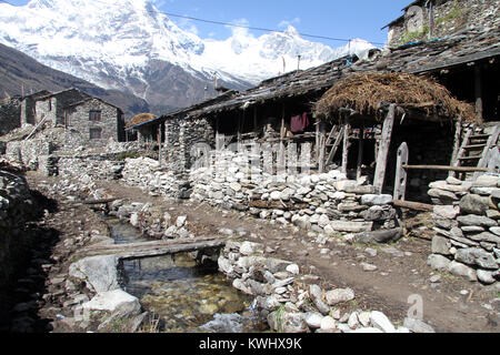 Case di pietra sulla strada di Samagoon in Nepal Foto Stock