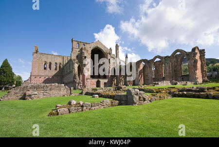 Rovine del famoso St Mary Abbey a Melrose villaggio in , Scozia Foto Stock