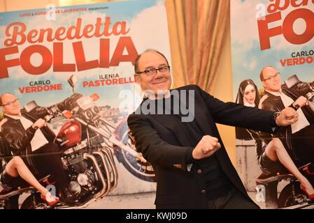 Napoli, Italia. 03 gen 2018. Carlo Verdone durante il photocall del film "Benedetta Follia" diretto dal regista Carlo Verdone e prodotta da Aurelio e Luigi De Laurentiis, FilmAuro distribuzione. Credito: Paola Visone/Pacific Press/Alamy Live News Foto Stock