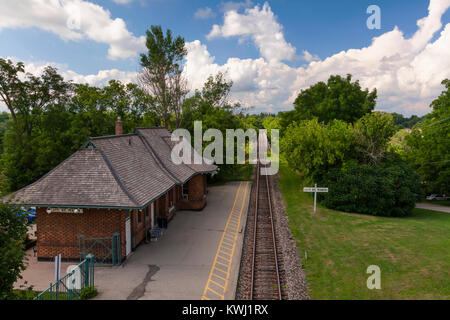 Il CN della ferrovia e la Grand Trunk Railway Depot è un patrimonio di proprietà in St. Mary's, Ontario, Canada. Foto Stock