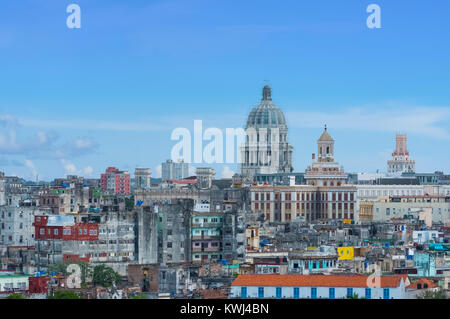 L'Avana, Cuba - Giugno 27, 2017: vista panoramica della città vecchia di la habana vieja con Capitolio vista nella città dell'Avana Cuba - Serie Cuba Reportage Foto Stock