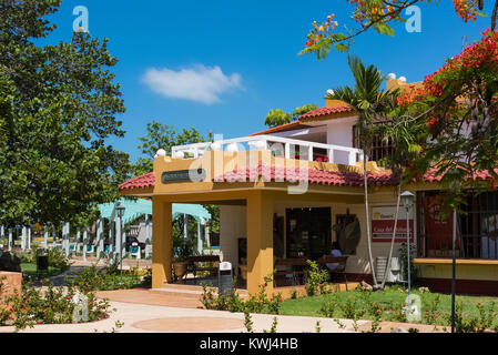 Attrazione di turisti tabaccheria con tutti i marchi di marche di tabacco a Varadero Cuba - Serie Cuba Reportage Foto Stock