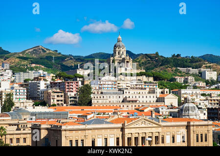 La città di Messina sull'isola di Sicilia, Italia. Foto Stock