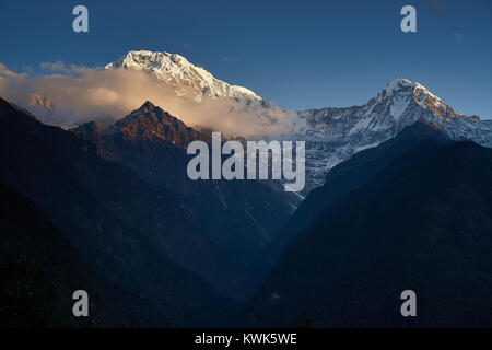 Annapurna sud (Dakshin) e Hiunchuli, Annapurna massif, Nepal Foto Stock