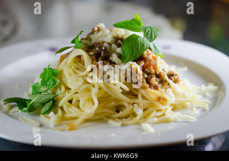 Lo Spagetti bolognase su una piastra bianca . Foto Stock