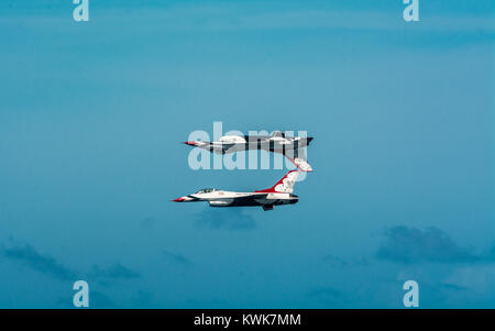 Jet da combattimento su San Juan, Puerto Rico. Foto Stock