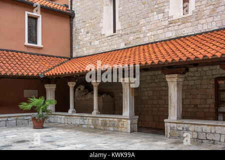 Chiostri, la Chiesa e il convento di San Francesco, Split, Croazia Foto Stock