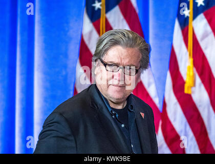 New York, USA, 11Jan 2017. Stephen K. Bannon, consulente senior di Donald Trump, arriva al Trump's prima conferenza stampa come noi presidente-eletto in nuovo Foto Stock