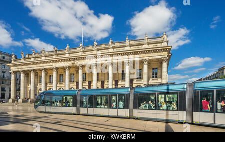 Francia, Gironde department, Bordeaux, la Place de la Comédie, vista del Grand Théâtre de Bordeaux Foto Stock