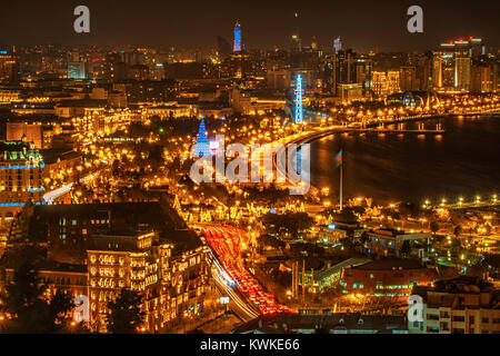 Panorama della notte vista Baku frome sopra Foto Stock