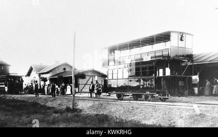 Un documento storico ungherese che descrive un'autovettura a due assi, a due piani numero 66 della ferrovia del cimitero municipale di Budapest (BVV), utilizzata per il trasporto funebre al cimitero di Új Köztemető. Foto Stock