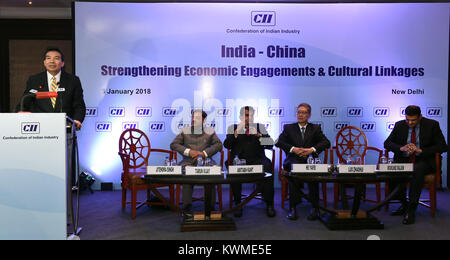 New Delhi, India. 3 gennaio, 2018. Ambasciatore cinese in India Luo Zhaohui (1L) risolve il 'India-China rafforzamento impegni economici e legami culturali " seminario a New Delhi, India, Gen 3, 2018. Credito: Zhang Naijie/Xinhua/Alamy Live News Foto Stock