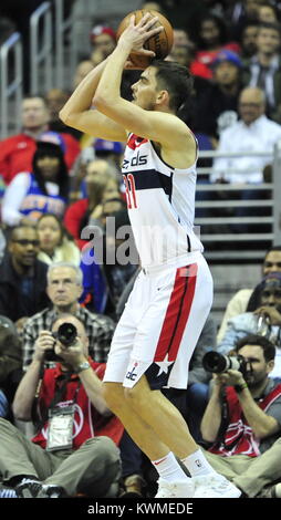 Washington, Stati Uniti. 04 gen 2018. Tomas Satoransky (Washington) in azione durante il match di NBA Washington Wizards vs New York Knicks in Washington, Stati Uniti d'America, il 4 gennaio 2018. Credito: David Svab/CTK foto/Alamy Live News Foto Stock