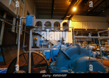 Davenport, Iowa, USA. 25 Dic, 2016. La camera della pompa si è visto all'acqua Iowa-American Co. a Davenport, domenica 25 dicembre, 2016. L'impianto fornisce circa 15 milioni di galloni di acqua al giorno per Davenport Bettendorf, Le Claire, Riverdale e Panorama Park e deve essere dotato di personale a tutte le ore. Credito: Andy Abeyta/Quad-City volte/ZUMA filo/Alamy Live News Foto Stock