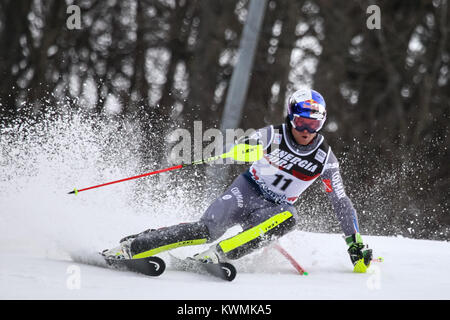 Zagabria, Croazia. 04 gen 2018. Alexis Pinturault di Fra compete durante l'Audi FIS Coppa del Mondo di Sci Alpino Slalom Mens, Snow Queen Trophy 2018 a Zagabria in Croazia. Credito: Goran Jakuš/Alamy Live News Foto Stock