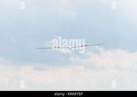 Jet-powered RC model of Glider, saiplane, frontview, aria freni esteso Foto Stock