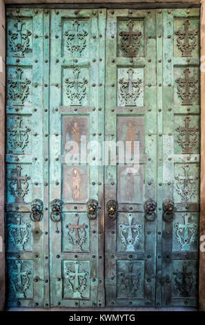 Cattedrale di Amalfi di porte in bronzo sono i primi in Italia di post-produzione romana. Amalfi, Italia Foto Stock