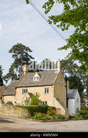 La parte esterna del case tradizionali, Mickleton, Gloucestershire, England, Regno Unito, Europa Foto Stock