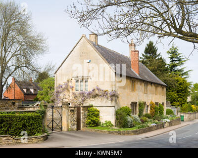 Una vista verso una staccata cotswold stone proprietà, Mickleton, Gloucestershire, England, Regno Unito, Europa Foto Stock