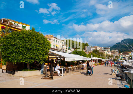 Lungomare, a porto degli yacht, Port de Soller Maiorca, isole Baleari, Spagna Foto Stock