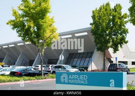 Digital Signage con logo presso la Silicon Valley e sede della società di semiconduttori Applied Materials, Santa Clara, California, 17 August 2017. Foto Stock