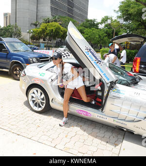 MIAMI, FL - 30 aprile: Eva Longoria partecipa in un Rally per i bambini con cancro Scavenger Cup Pit Stop del 30 aprile 2011 a Miami in Florida Persone: Eva Longoria Foto Stock