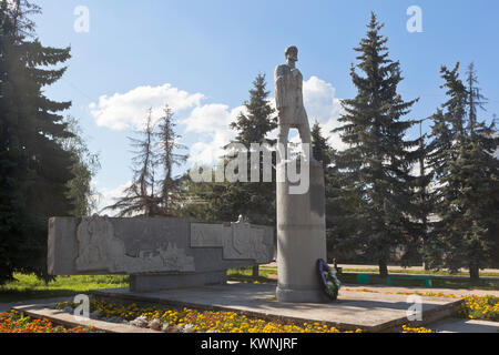 Veliky Ustyug, Vologda regione, Russia - Agosto 11, 2016: Monumento Semyon Dezhnev nella città di Veliky Ustyug nella Regione di Vologda Foto Stock