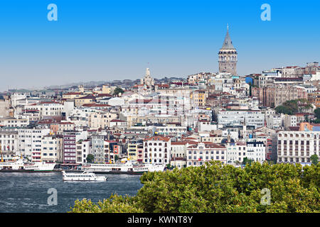 La Torre di Galata (Galata Kulesih) - chiamato Christea Turris dai genovesi è un medievale torre in pietra ad Istanbul in Turchia Foto Stock