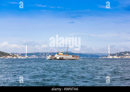 Il Ponte sul Bosforo è uno dei due ponti di sospensione dello spanning del lo stretto del Bosforo, realizzando un collegamento tra Europa e Asia, Istanbul Foto Stock