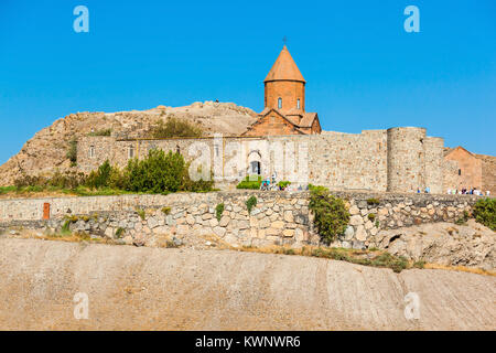 Khor Virap è un monastero armeno situato nella pianura Ararat in Armenia, vicino al confine con la Turchia. Foto Stock