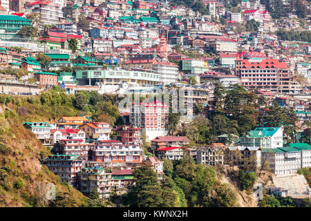 Shimla vista aerea, è la capitale dello stato indiano di Himachal Pradesh, situato nel nord dell'India. Foto Stock