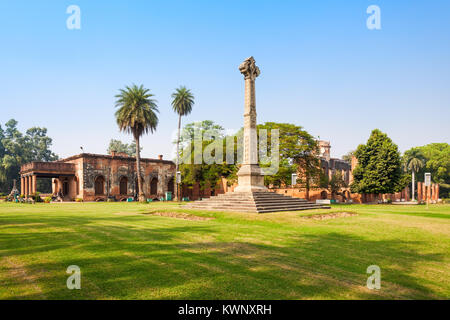 Elevata cross Sir Henry Lawrence Memorial presso il British Residency complesso nella città di Lucknow, India Foto Stock