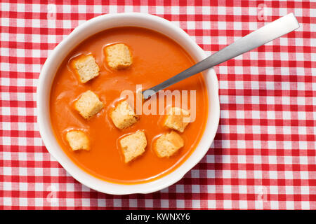 Heinz zuppa di pomodoro con crostini Foto Stock