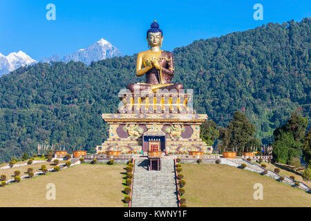 Gautama Buddha statua del Buddha Park di Ravangla in Sud Il Sikkim, India Foto Stock