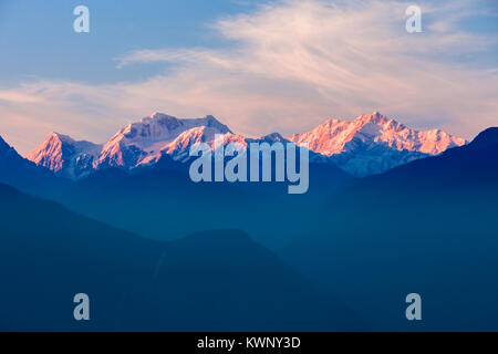 Kangchenjunga vista al tramonto dal punto di vista ortografia in Occidente il Sikkim, India Foto Stock