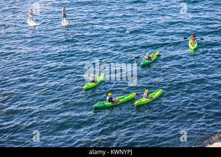 Il kayak e pagaia imbarco la jolla cove, san diego ca us Foto Stock