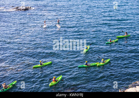 Il kayak e pagaia imbarco la jolla cove, san diego ca us Foto Stock