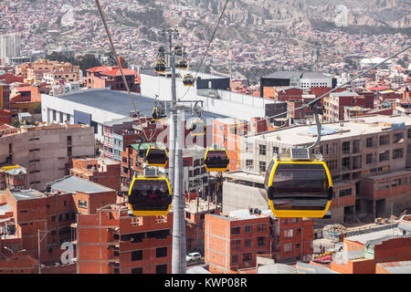 Mi Teleferico è una cabinovia urbana del sistema di transito nella città di La Paz in Bolivia. Foto Stock