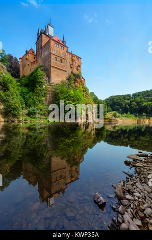 Il castello di Kriebstein con la riflessione, in Sassonia, Germania Foto Stock