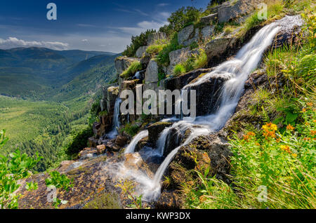 Pancava cascata, Monti dei Giganti (ceco: Krkonose, pol: Karkonosze), la gamma della montagna sul confine Czech-Polish, parte di Sudetes sistema montuoso, centrale Foto Stock