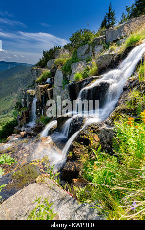 Pancava cascata, Monti dei Giganti (ceco: Krkonose, pol: Karkonosze), la gamma della montagna sul confine Czech-Polish, parte di Sudetes sistema montuoso, centrale Foto Stock