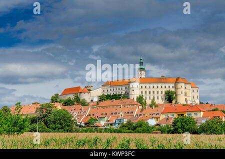 Mikulov castle e la città, a sud la regione della Moravia, Repubblica Ceca, Europa Foto Stock