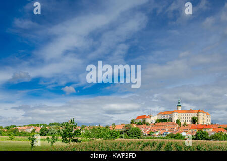 Mikulov castle e la città, a sud la regione della Moravia, Repubblica Ceca, Europa Foto Stock