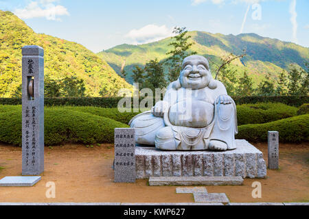 Smile Kensenen Buddha, in Seiganto-ji, Wakayama, Giappone Wakayama, Giappone - 19 novembre 2015: sorriso Kensenen Buddha, creduto per essere il simbolo o Foto Stock