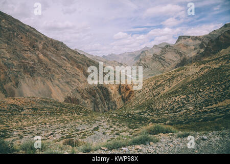 Bellissima scenic paesaggio roccioso in Himalaya indiano, Ladakh regione Foto Stock